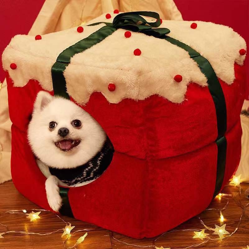 Fully Enclosed Christmas Pet Bed